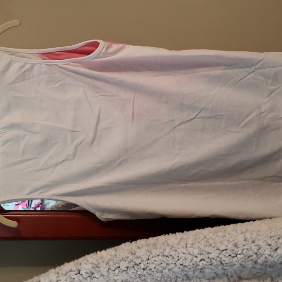 🟢Sleeveless color block Top-NWOT - Picture 3 of 4